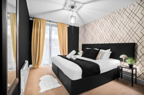 Central Apartment - Chinatown - Private Balcony - Secure Parking - Netflix - Wifi - 14A